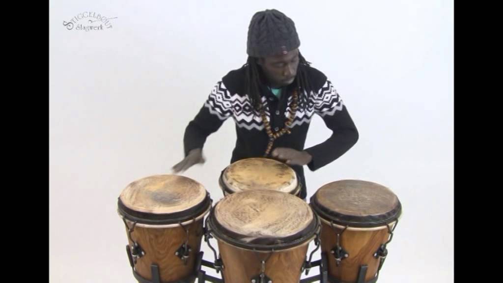 Mamour Seck bespeelt de Stiggelbout Slagwerk bougarabou set