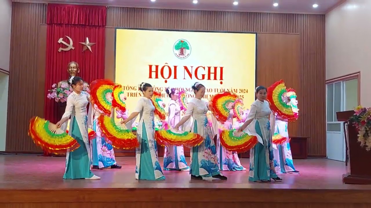 Múa quạt đẹp .Chúc thọ song thân . clb Nhịp Sống Vui  Xã Đoàn Tùng .