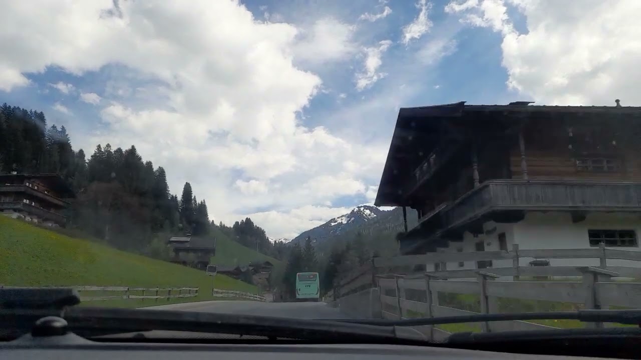 Autofahrt, Alpbach Bundesstrasse nach Inneralpbach, Alpbachtal, Tirol, Austria