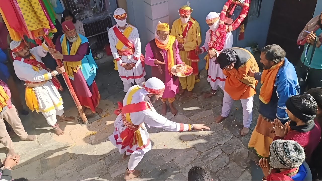 मां राजराजेश्वरी चंडिका (सिमली) देवरा यात्रा भ्रमण देवर #खडोरा गांव में ...  being Uttarakhand