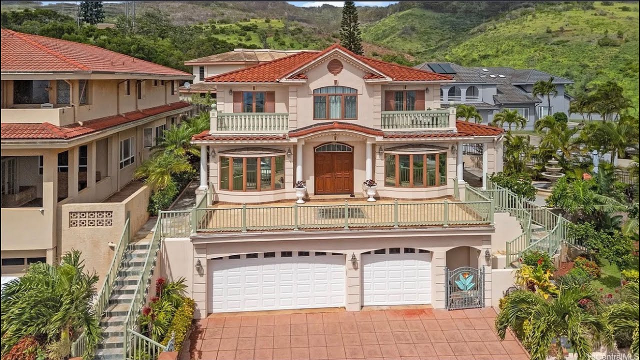 Beautiful Italian Inspired Villa in Makakilo Hawaii . Great views, wonderful living, quality home. 