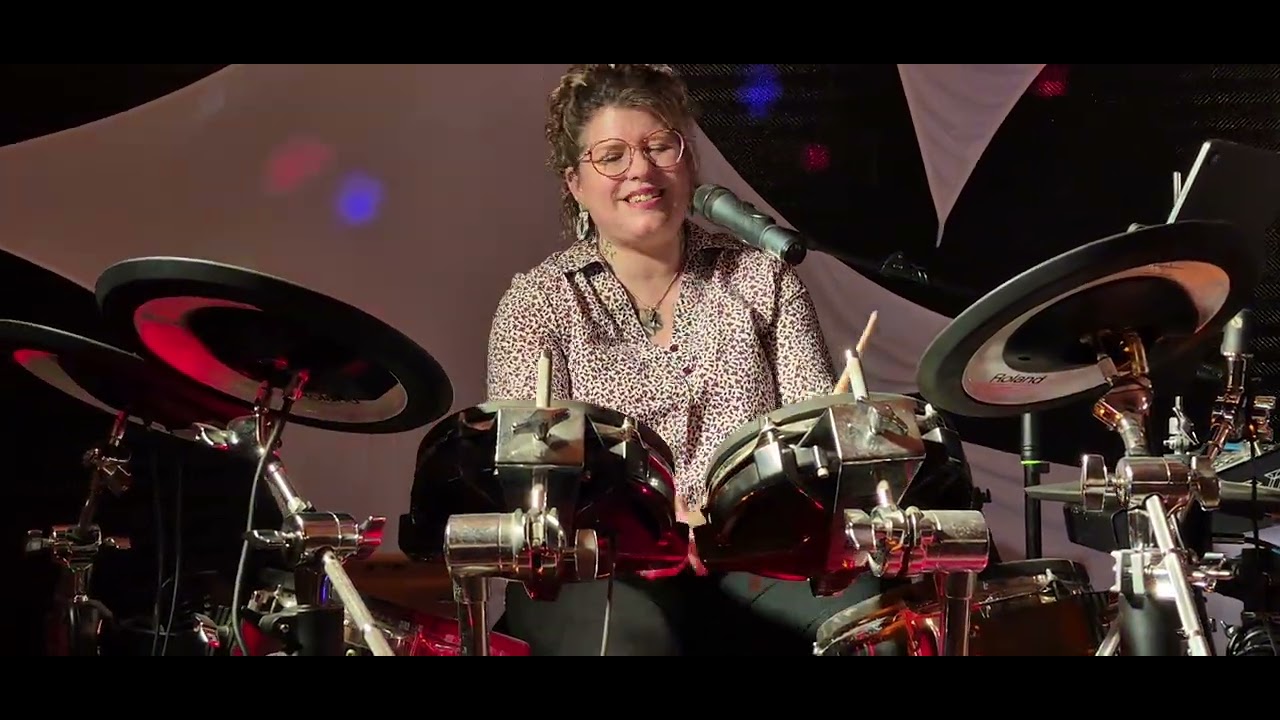 Par le talentueux orchestre Dominique Floquet superbe ambiance avec ce Disco 🤼‍♀️🥁🎹🪗🎶🎼🎤