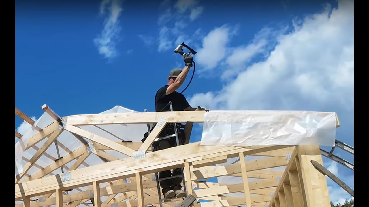 E25. Garage Roofing Day: Battens, Membrane & Windy Chaos
