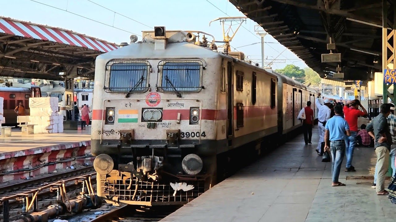 SMVD Katra Chennai Andaman Express arriving Agra Cantt on First LHB Run !!