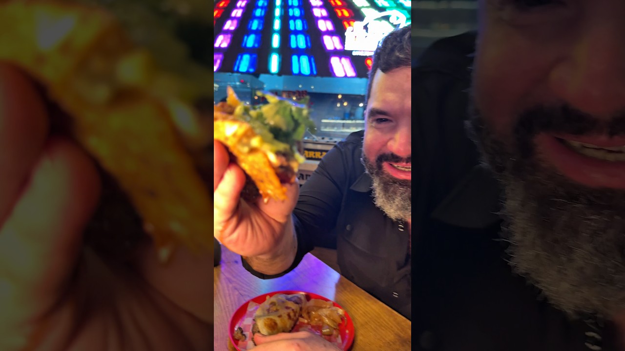 Tostada Cachorro, Tacos Don Caramelo, Canc&uacute;n QRoo M&eacute;x. Ave. Huayacan #antoniogarza #caramelo