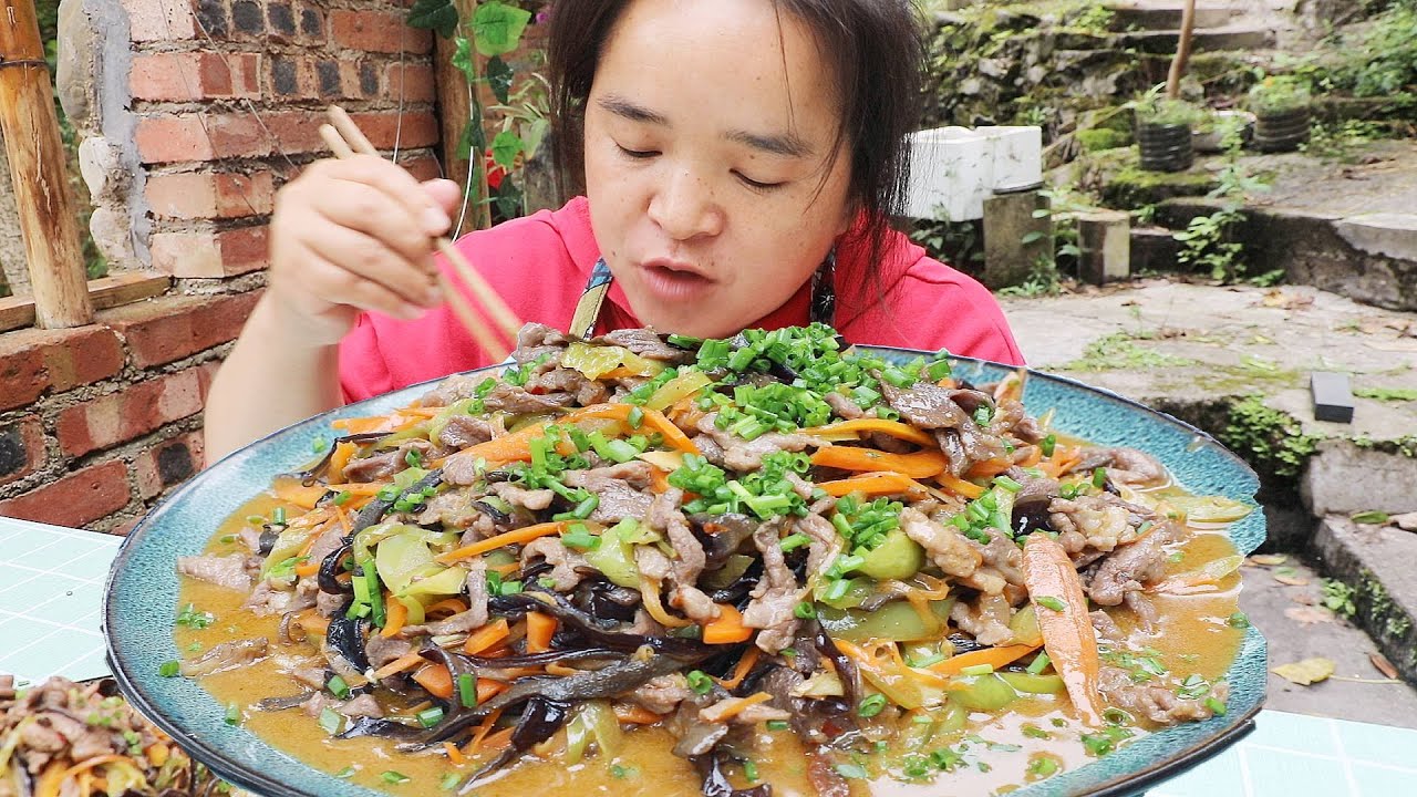 苗大姐脑袋迷糊了，做鱼香肉丝差点翻车，及时改正超级下饭的菜，拌着吃更是香 #大口吃肉