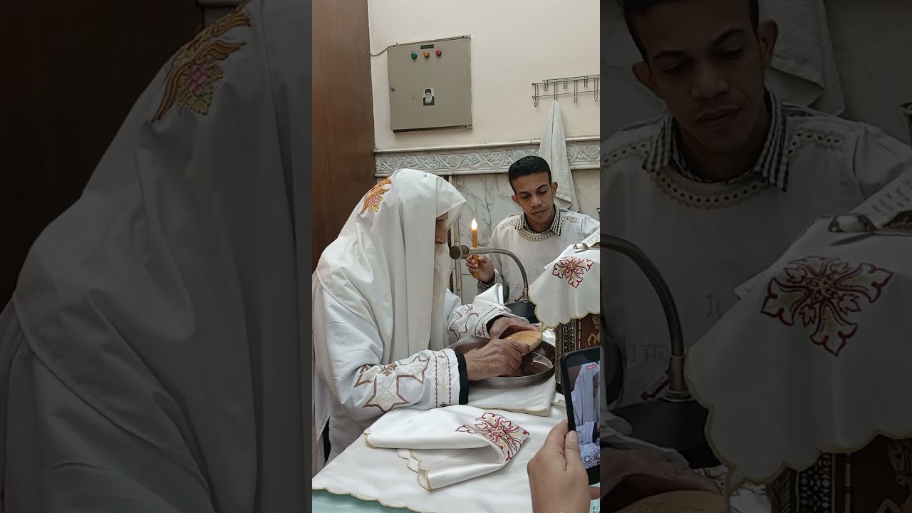 جزء من القداس الإلهي مع ابونا رافائيل افا مينا تلميذ والشماس الخاص بقداسه البابا كيرلس السادس 
