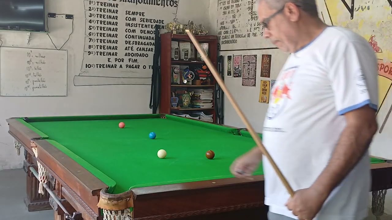 Trancando uma partida com a bola preta na boca ...