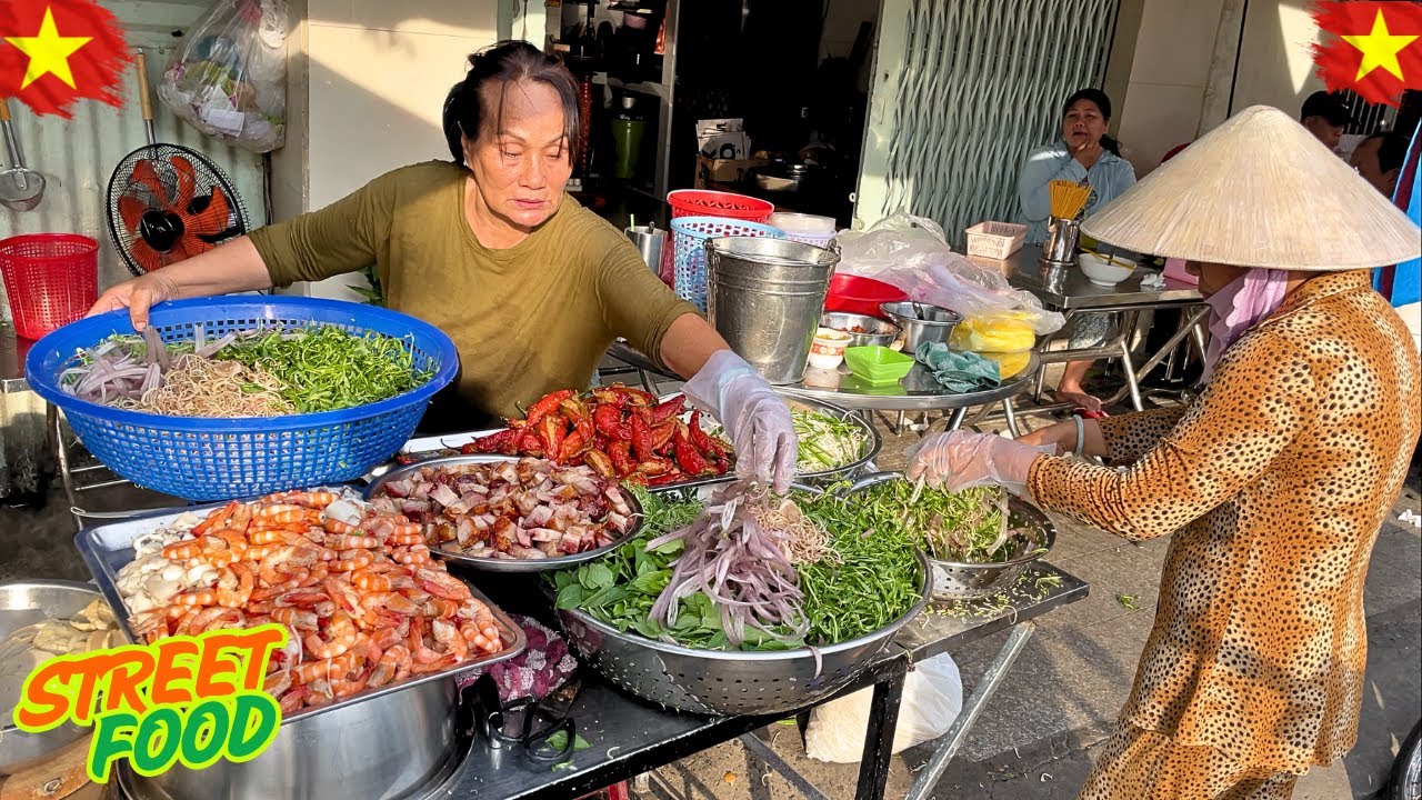 Looks delicious and tempting! A busy breakfast stall on the streets of Saigon || Vietnamese Food