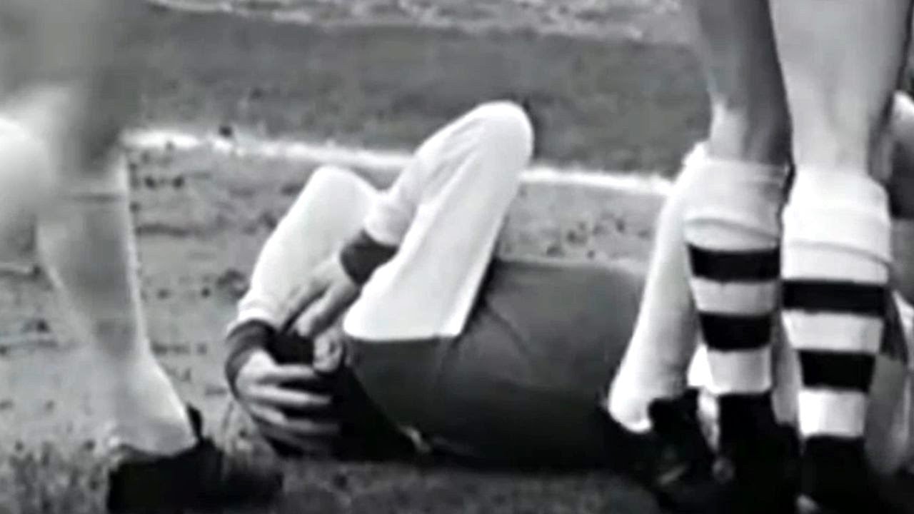 Gary Sprake punches Bobby Gould