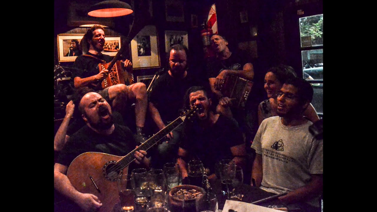 Irish Traditional Music Session - Slainte Irish Pub