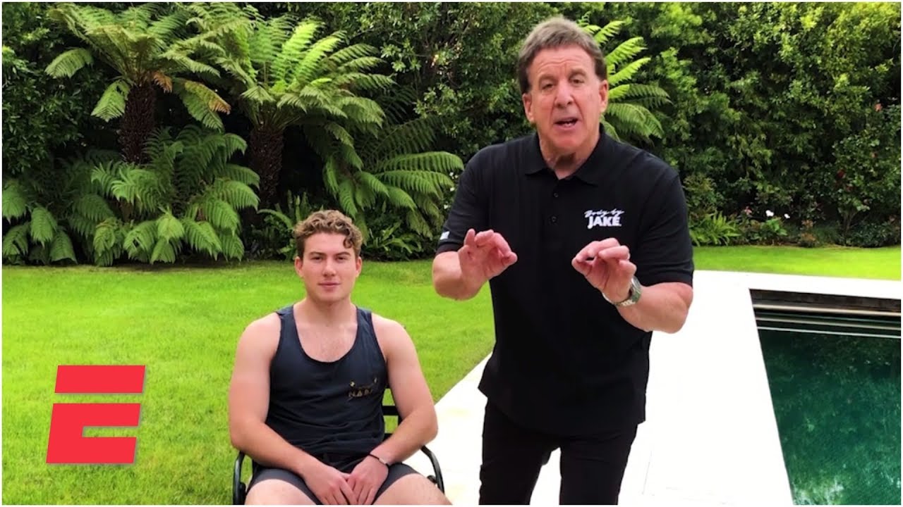 Home Workout: Chair kick-outs with 'Body by Jake' and the Golic family | ESPN