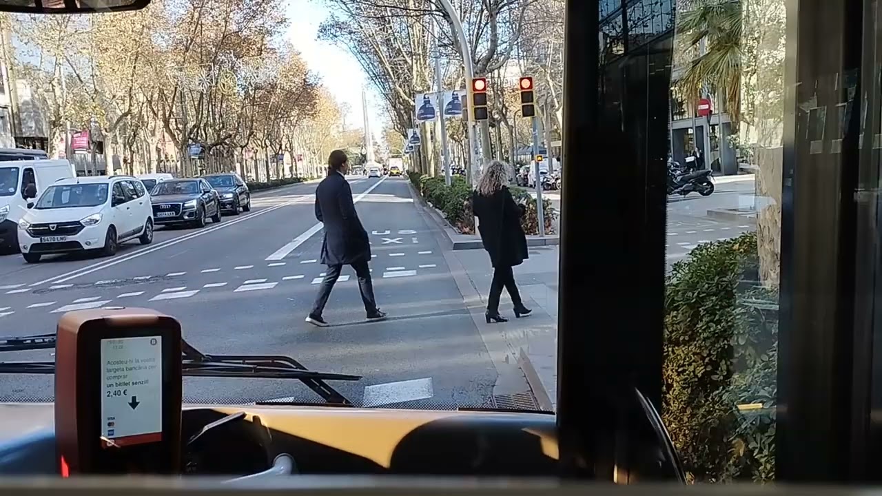 Viaje en el coche 6907 de TMB en la 22
