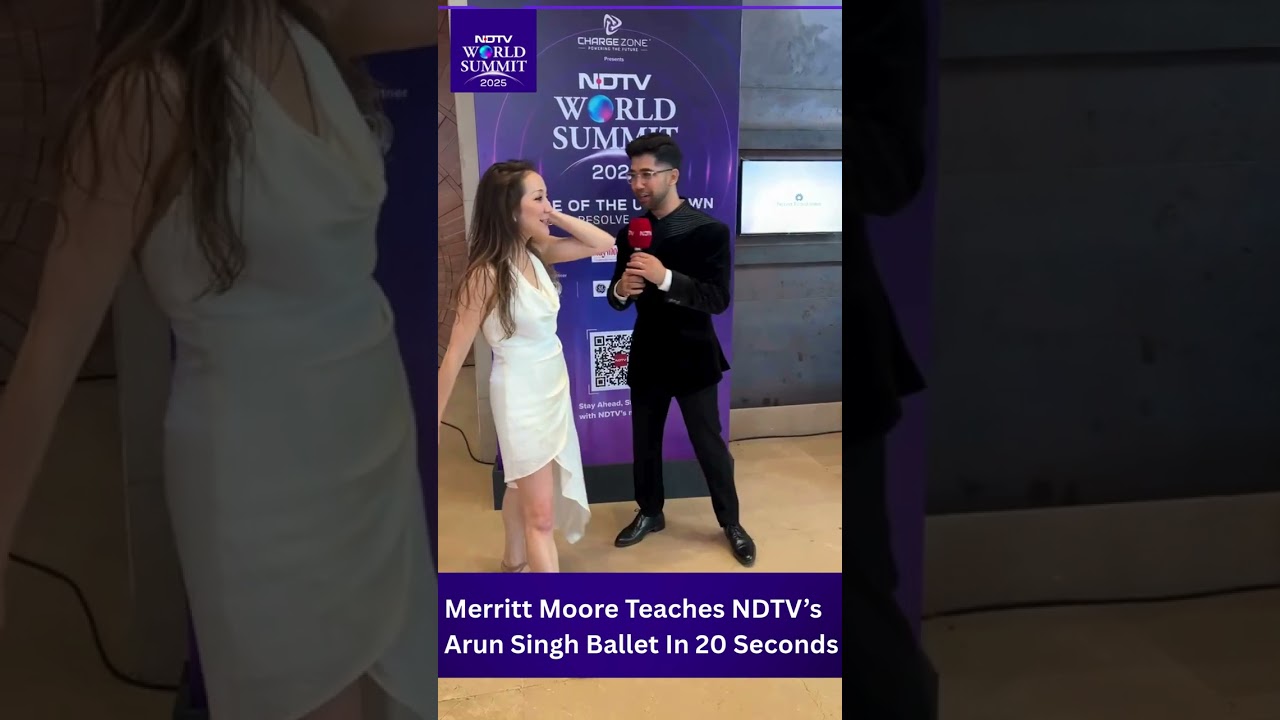 NDTV World Summit | Moore Teaches NDTV&rsquo;s Arun Singh Ballet In Just 20 Seconds