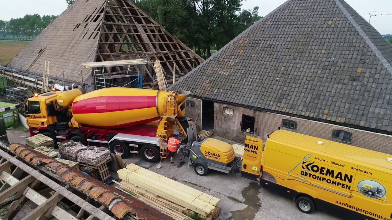 Beton storten bij boerderij Stompenkamp.