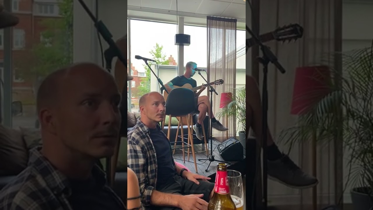 Linus Brofj&auml;rd tolkar Cornelis - En vacker visa till Linnea