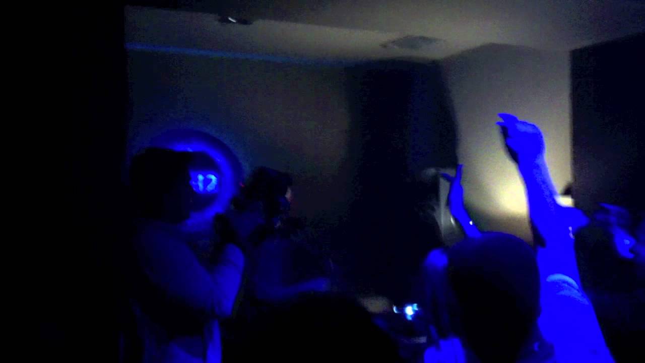 Ali Schwarz @ 20:12 2012