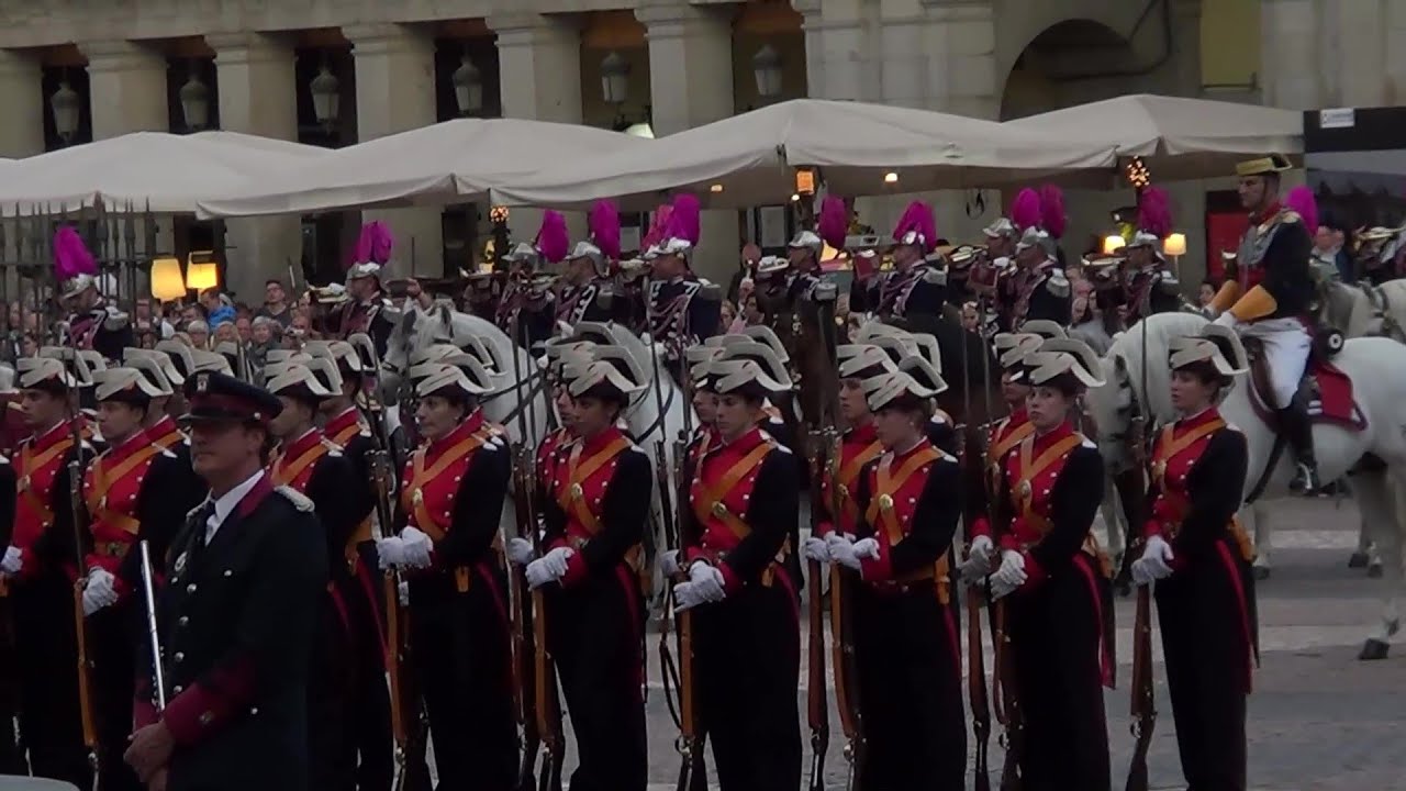 Retreta Militar del 2 de Mayo en Madrid. Plaza Mayor