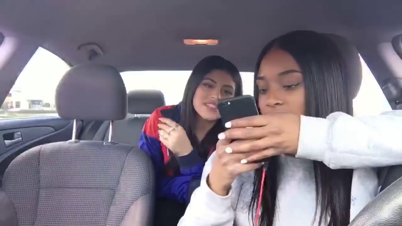 Desi banks when yo girl best friend looks like Kylie Jenner 😂😂