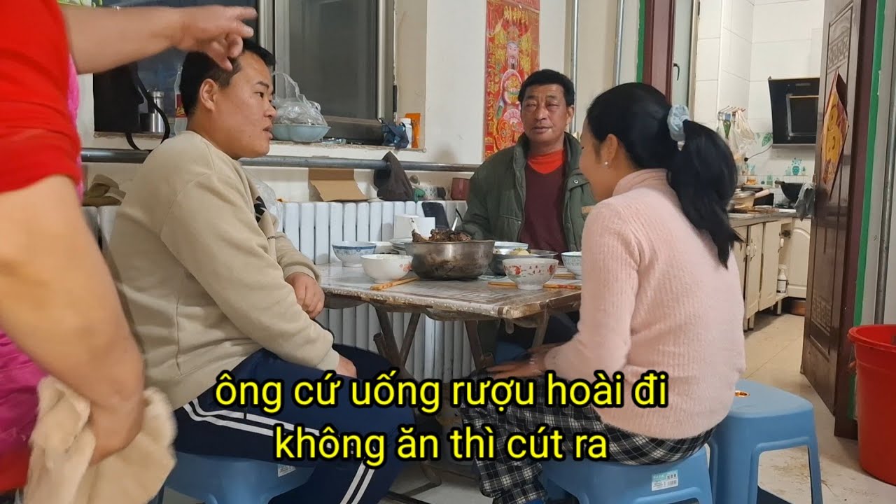 713.Mẹ Chồng Nhi đi đồng Về Nấu món thịt gà hầm bắp nếp ăn cơm buổi tối. 