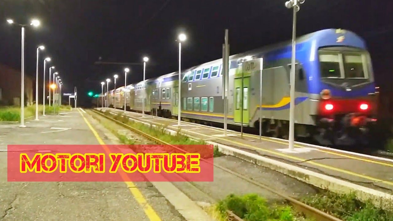 Arrivo e partenza del regionale 7277 dalla stazione di Cecchina
