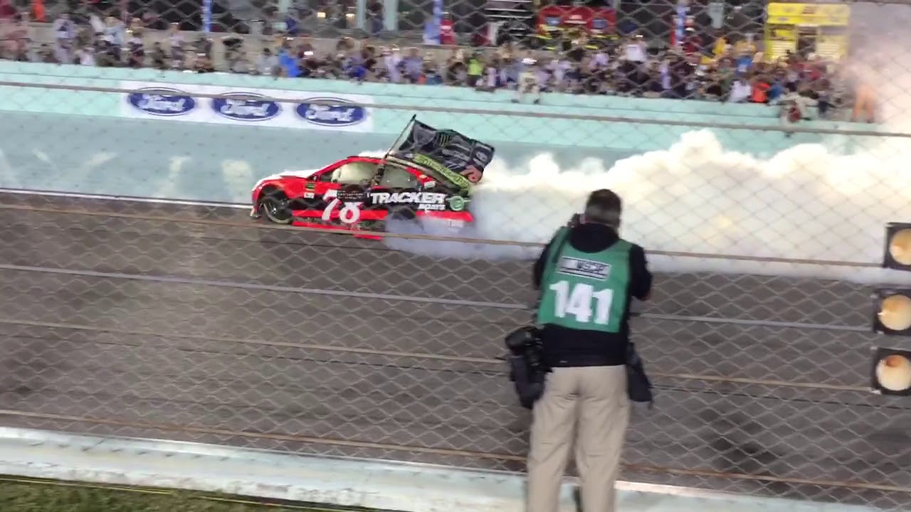 Final laps and victory burnout from Homestead-Miami Speedway 11-19-17