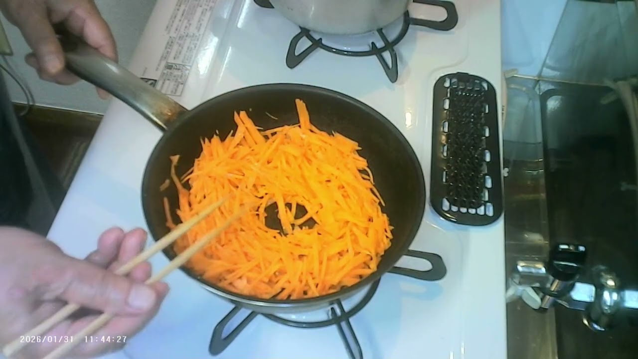今回は沖縄料理 超簡単！にんじんしりしりです。