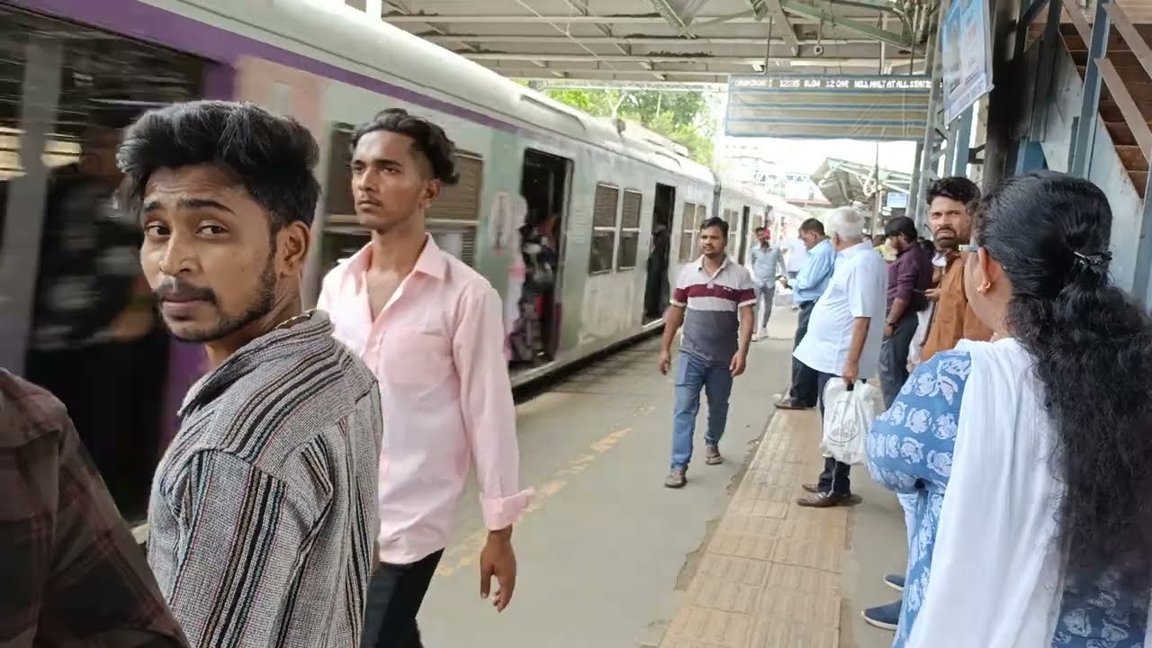 hello guys welcome to you #video #train #mumbailocal #indianrailways #railway #crowd #mumbaicentral