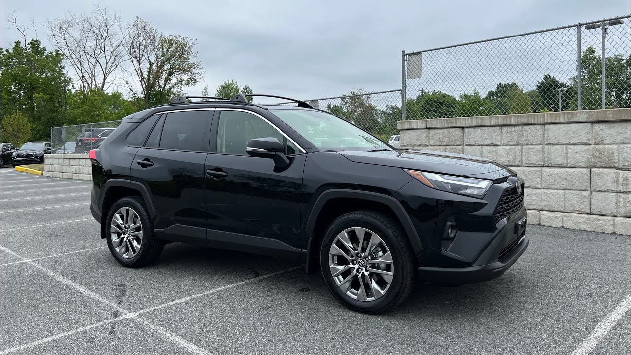 Toyota RAV4 XLE Premium 2023 года (улучшенная версия XLE)