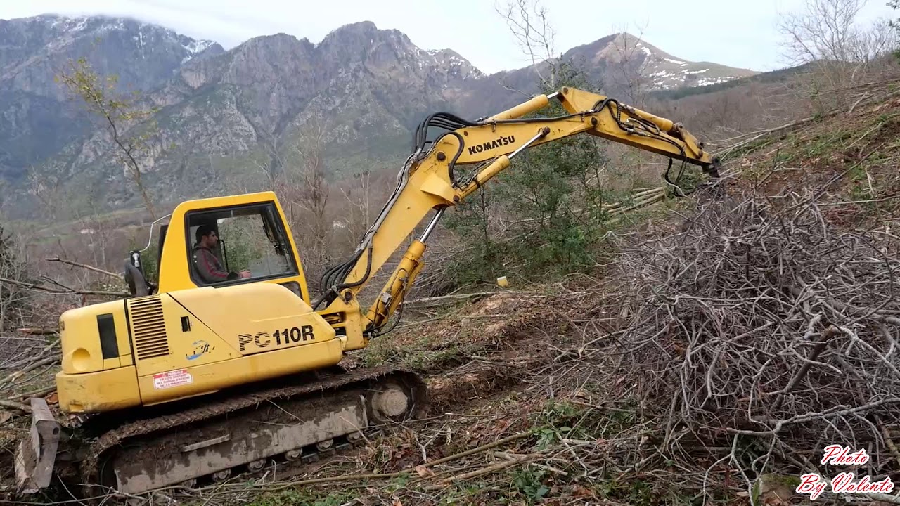 Lavori boschivi-Komatsu PC110R con pinza per legna