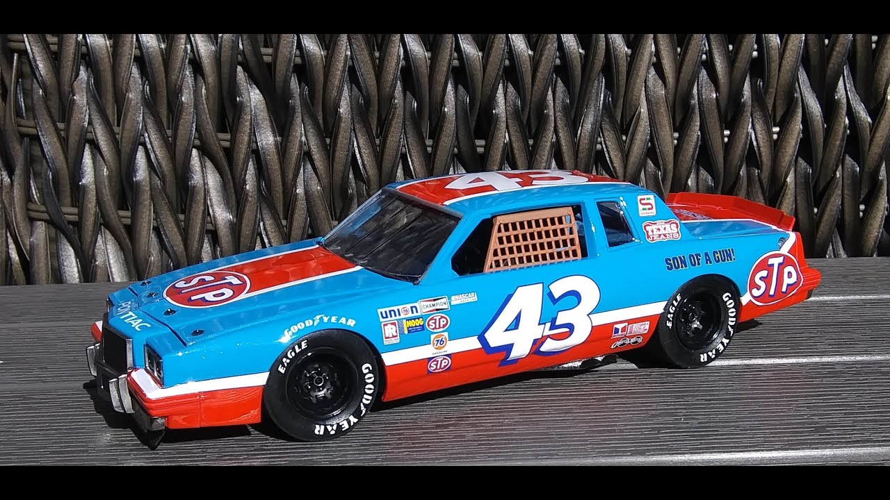 1983 Pontiac Grand Prix Richard Petty #43 NASCAR 1/24 Scale Model Kit Build Review Salvinos JR