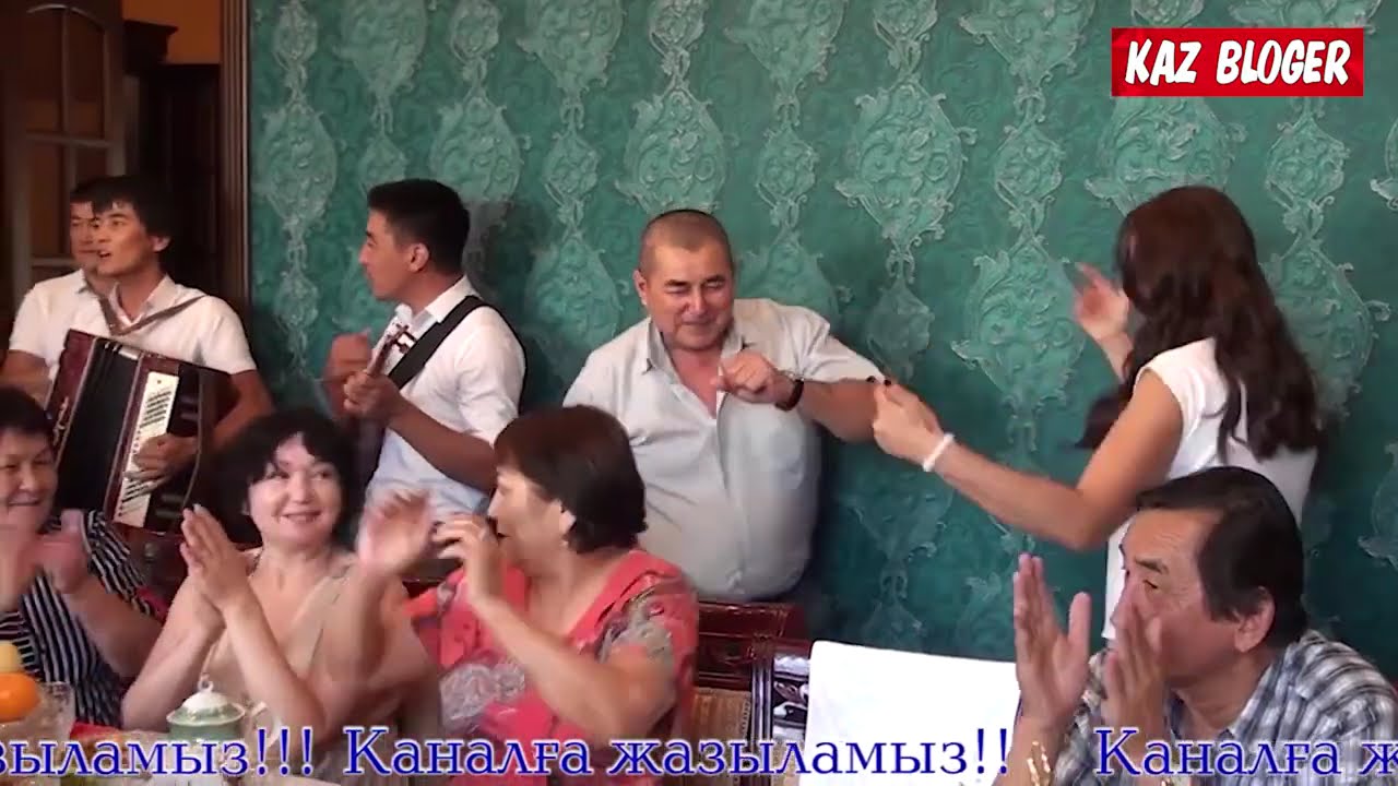 Қазақтың құдалық тойлары, домбырамен шырқалған әндер