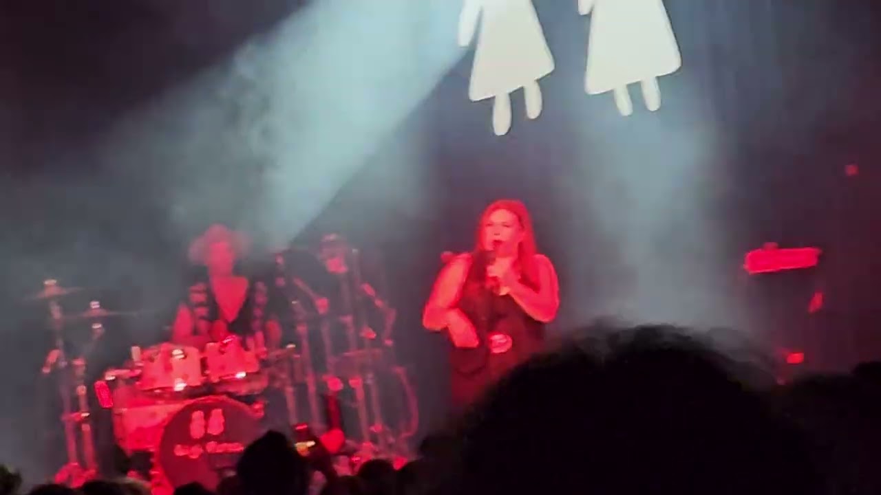 Gigi Perez - Instant Crush (Cover) & Twister (Charlotte, NC The Fillmore 10-18-25)