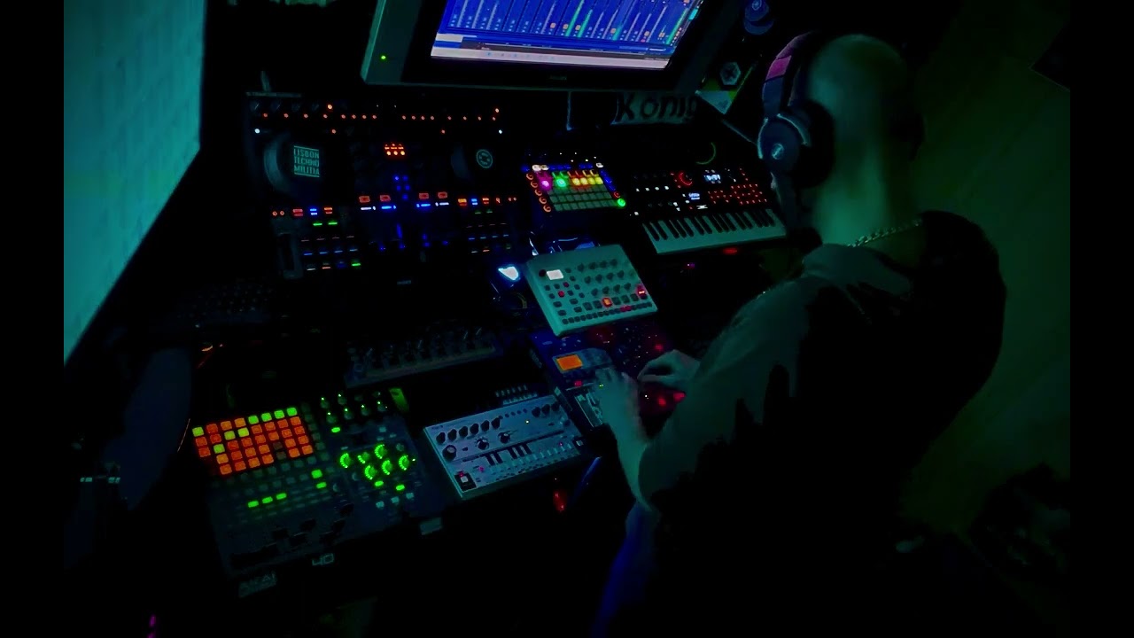 ASM hydrasynth ,  td3 Novation Circuit Elektron Samples Korg Esx1 Akai Apc40 Ableton