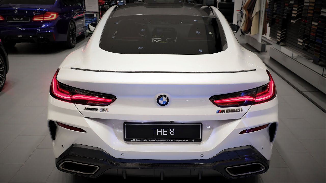 BMW M850i xDrive Coupe - Businessman In Boxing Gloves