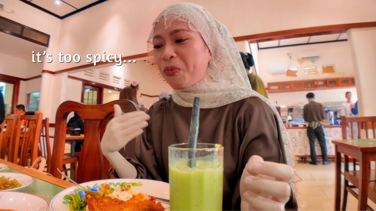 Flying to JAKARTA and BANDUNG to try VIRAL FOOD (I ate the spiciest sambal...)