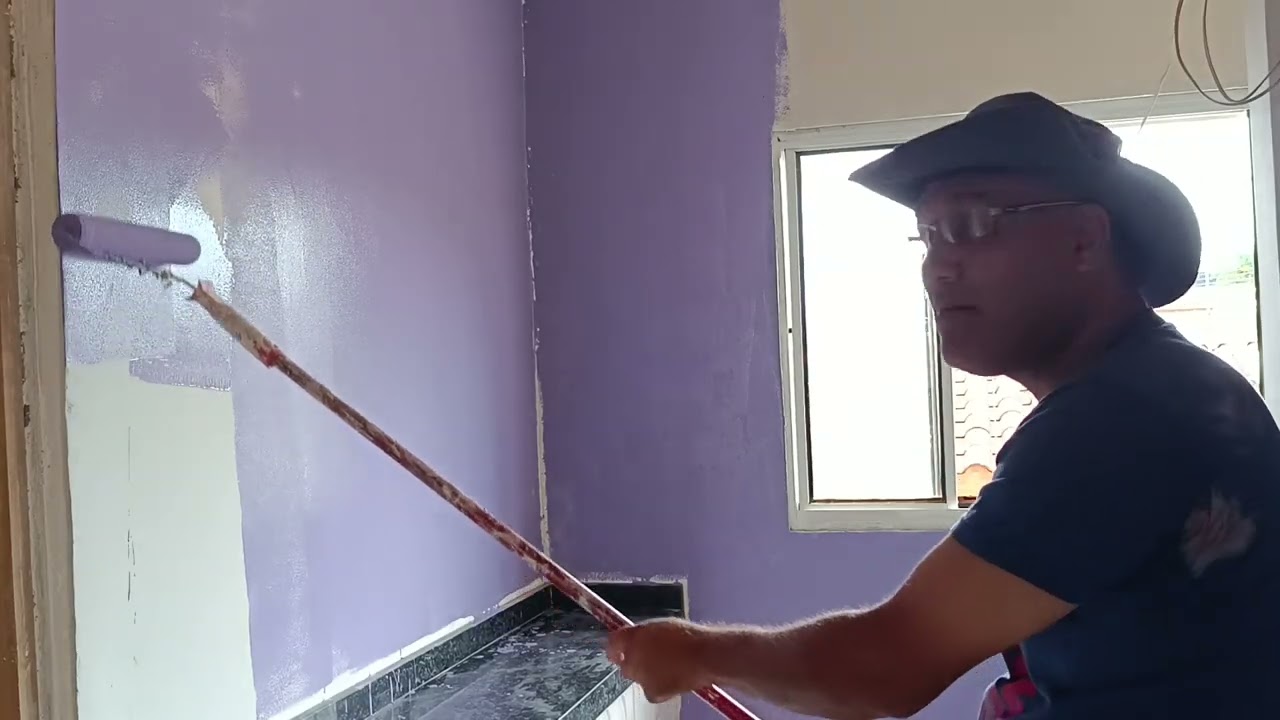 Pintura com a tinta que eu criei a cor.