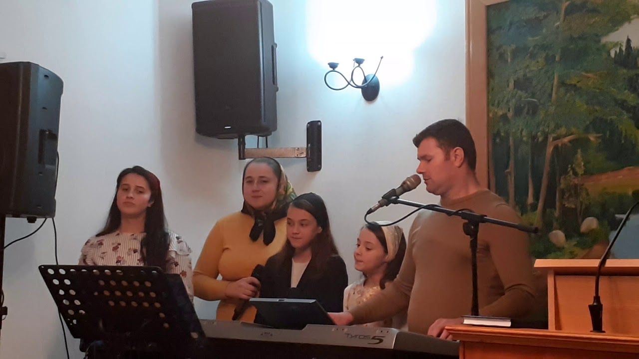 Mai sus de stele  cântă fam  Ştiop Găvrilă şi Mariuţa la Plopiş