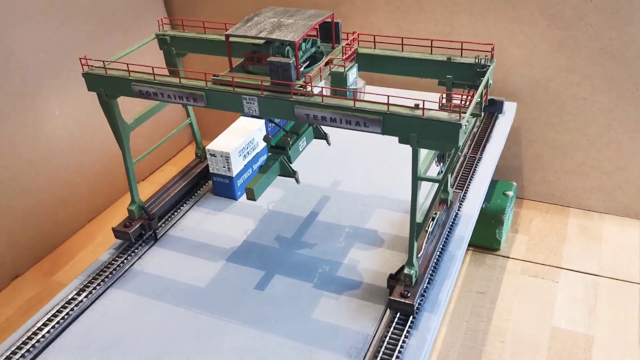 Röwa Containerkran Terminal H0  1/87  analog, voll motorisiert