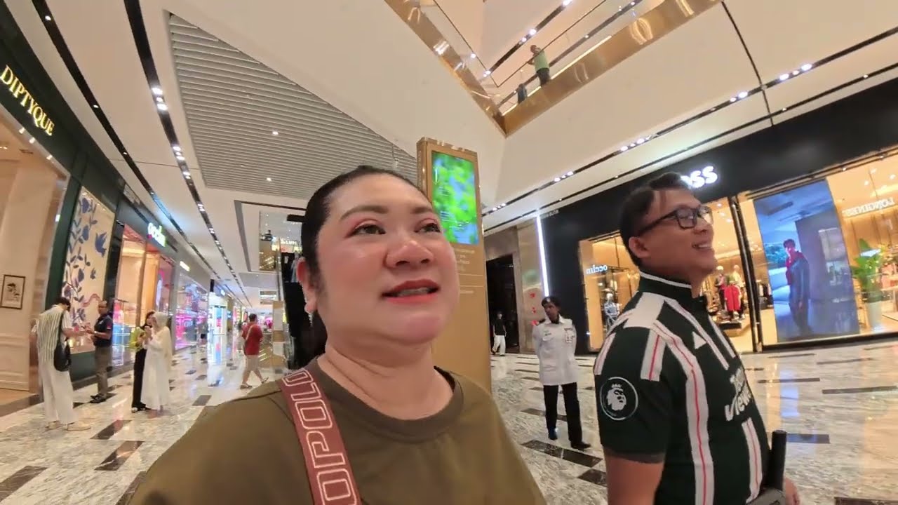 Shopping Mall Yang Paling Mewah Bestie masuk