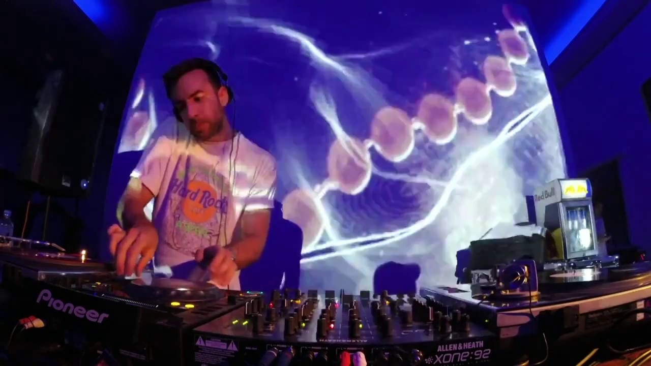 Julian Perez @ Le Journal de la Musique LIVE Stream by We Must (19.02.2017)