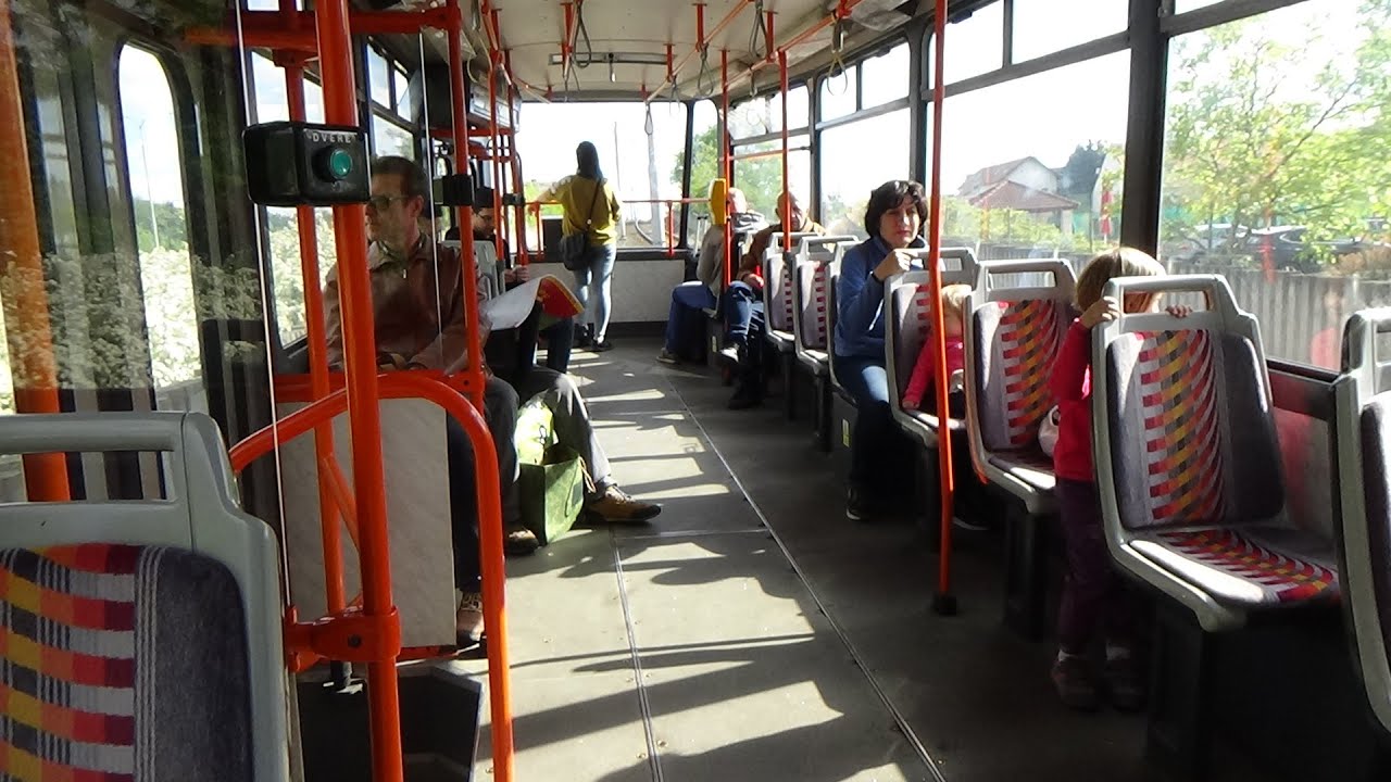 Tramvaje T6A5 ev.č. 8657 a 8621 na lince 21