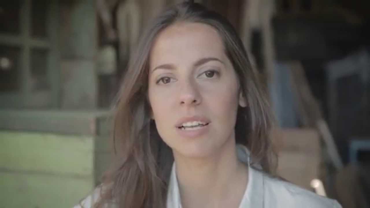 Cata Raybaud - Deja que corra el agua (Video Oficial)