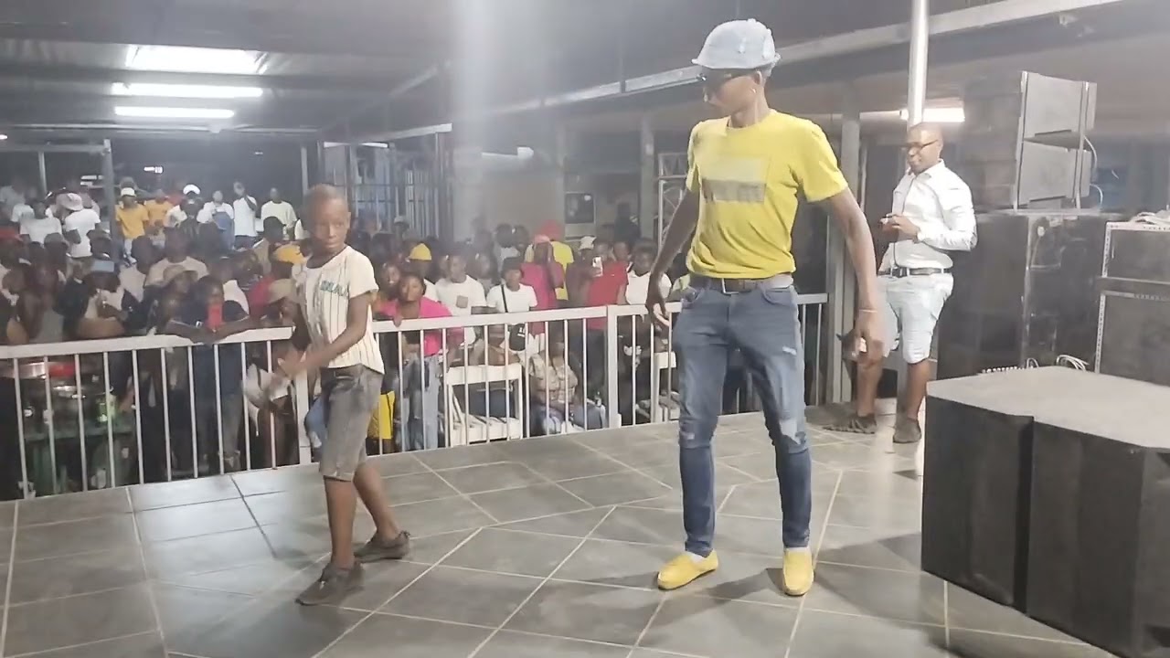 Papa Rhulani performing 