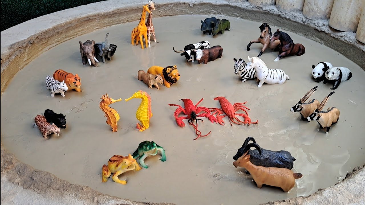 Animais de Plástico Presos na Lama Leão Leoa Boi Vaca Bode Cabra Cavalo Égua Leopardo Pantera Zebra 