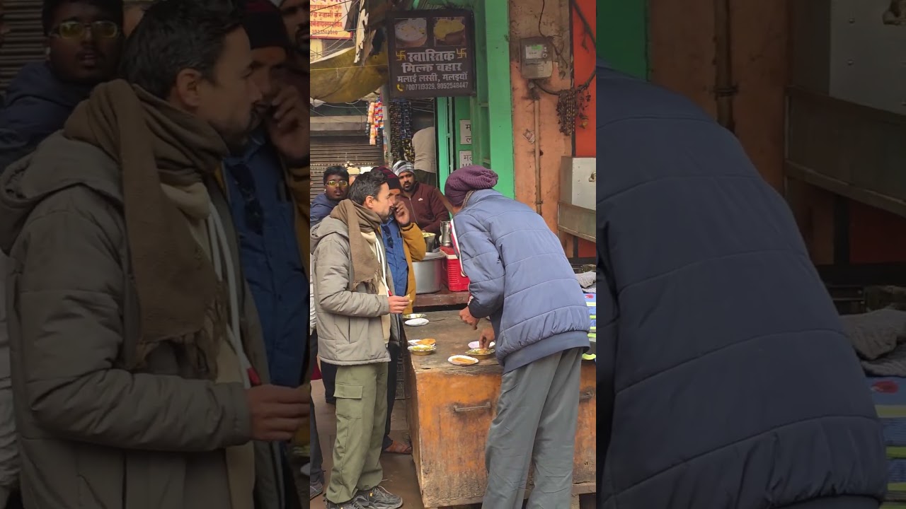 दशाश्वमेध पर स्थित सब्जी पूड़ी की दुकान