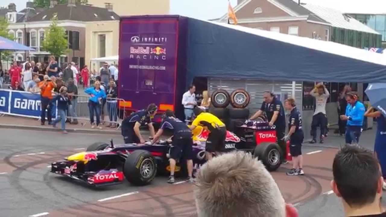 Red Bull F1 Formule 1 auto in centrum Assen Gamma Racing Day