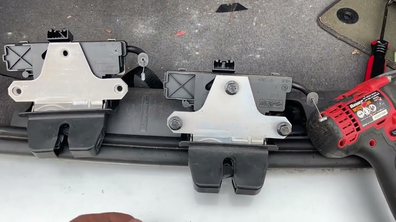 2005-2011 Volvo S40 Trunk Latch 5 Pin vs. 4Pin Comparison