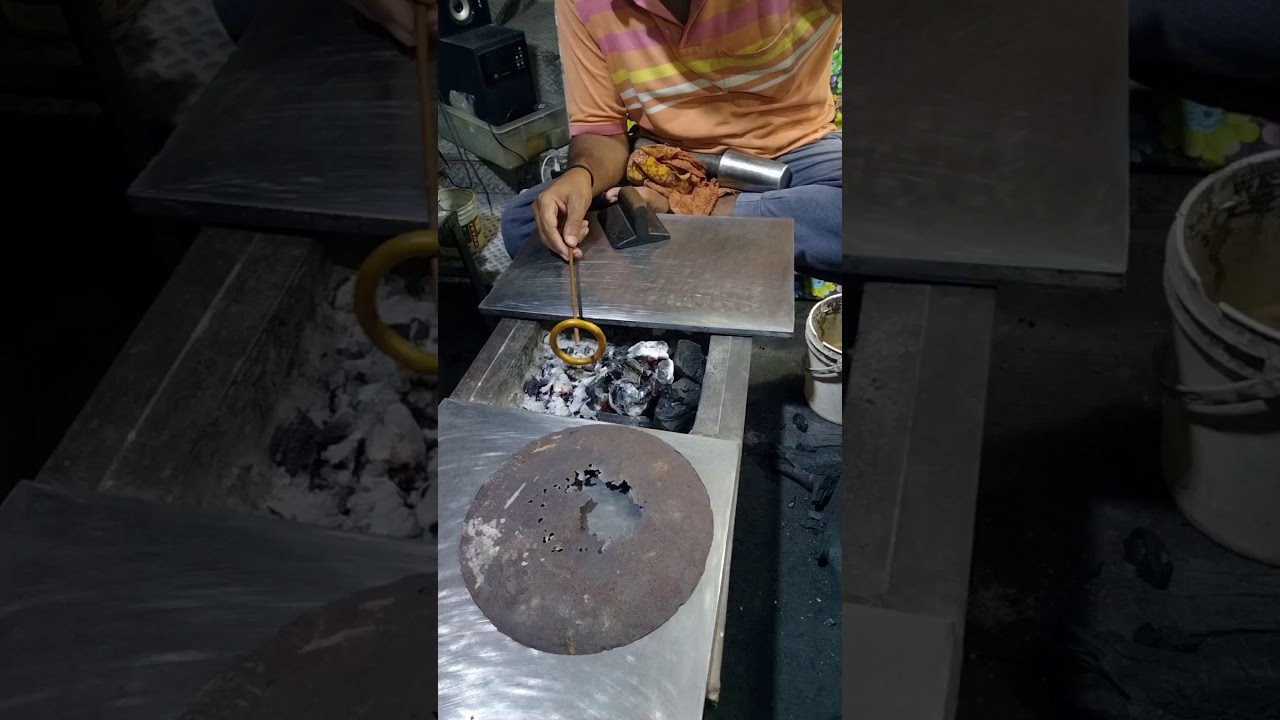 Gold bangles filling Lac