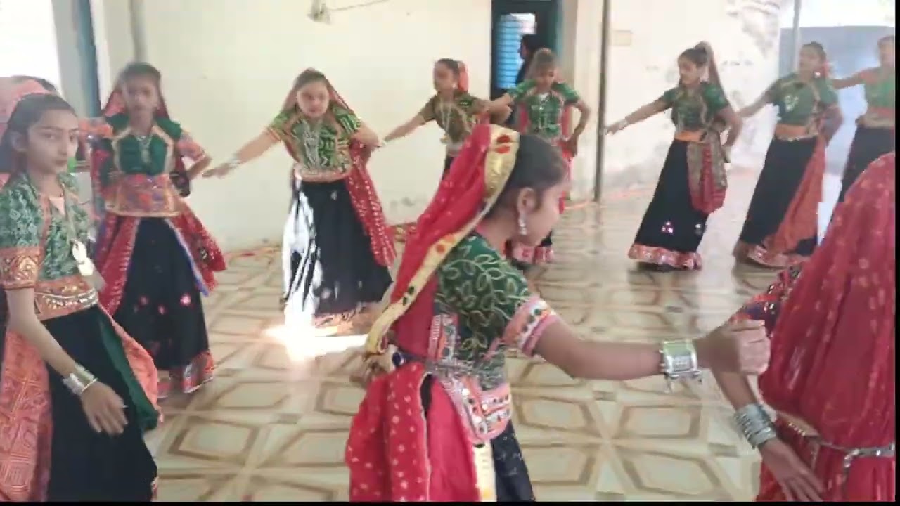 Kutchi dance Rano Achindho...Nana Angiya School Girls. કચ્છી ગરબો #રાણોઅચીંધો #નાનાઅંગિયાપ્રા.શાળા